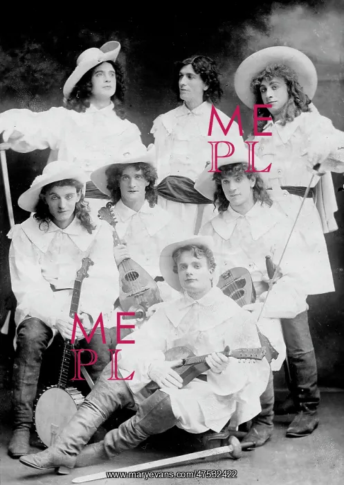  : White Musketeers