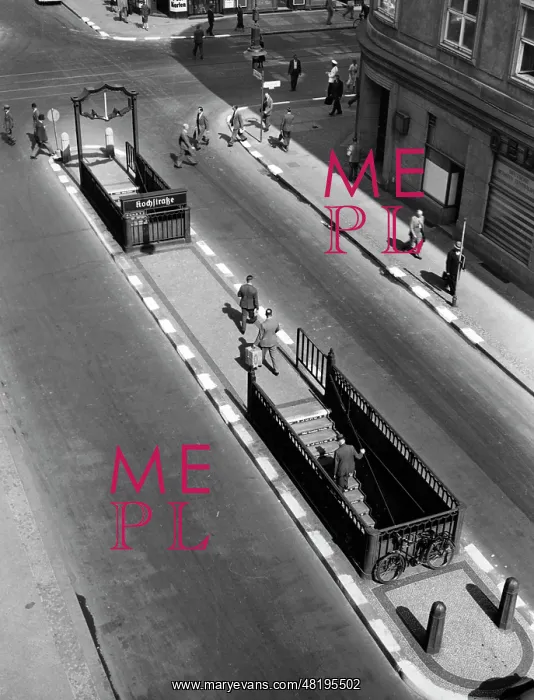 : White painted curbs due to the air-raid blackout, 1939 : White painted curbs due to the air-raid blackout, 1939
