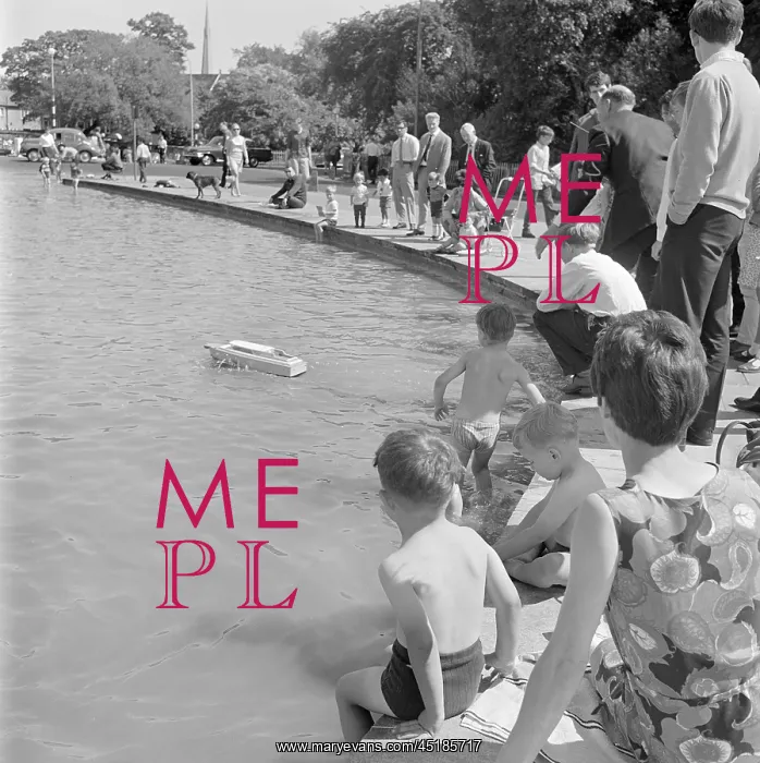 : Whitestone Pond, Hampstead : Whitestone Pond, Hampstead