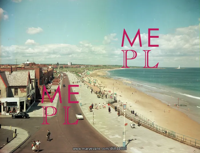 : Whitley Bay - The promenade and sands : Whitley Bay - The promenade and sands