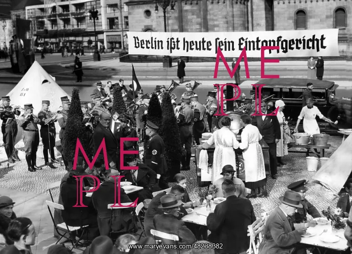 : WHW one pot in Berlin, 1935 : WHW one pot in Berlin, 1935