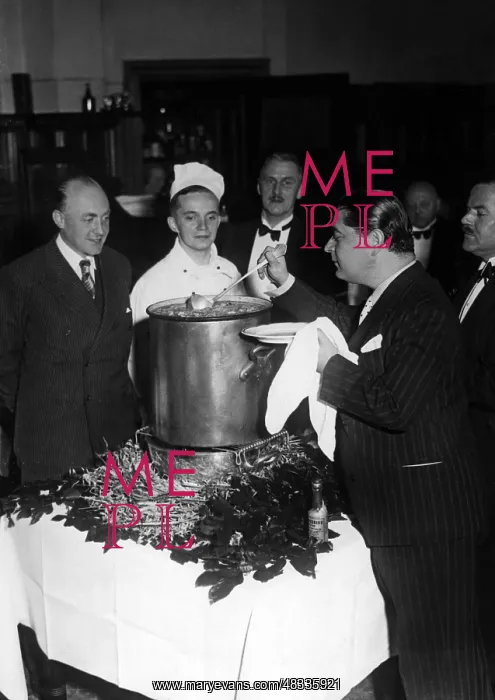 : WHW stew in a Berlin restaurant, 1934 : WHW stew in a Berlin restaurant, 1934