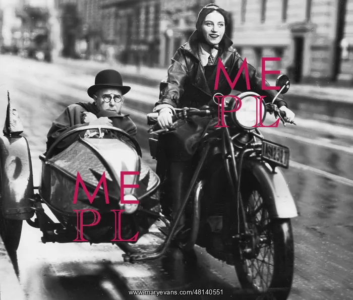 : Wilhelm Bendow in a sidecar, 1930 : Wilhelm Bendow in a sidecar, 1930