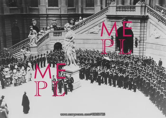 : Wilhelm II in the Zeughaus in Berlin, 1900 : Wilhelm II in the Zeughaus in Berlin, 1900