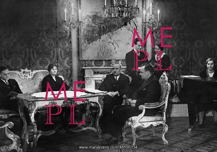 : Wilhelm Miklas in a salon : Wilhelm Miklas in a salon