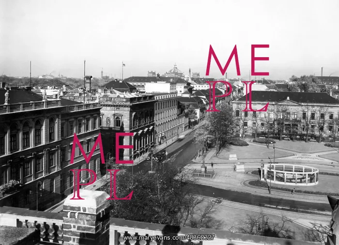 : Wilhelmplatz in Berlin, 1932 : Wilhelmplatz in Berlin, 1932