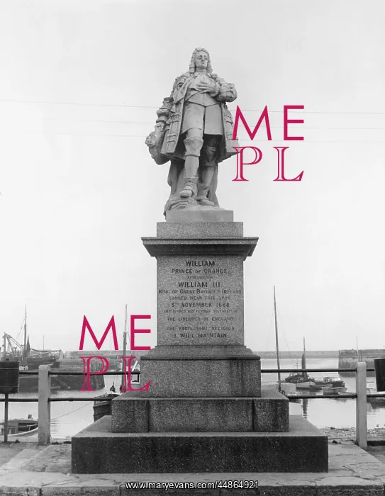 : William of Orange (King William III), statue, Brixham, Devon : William of Orange (King William III), statue, Brixham, Devon
