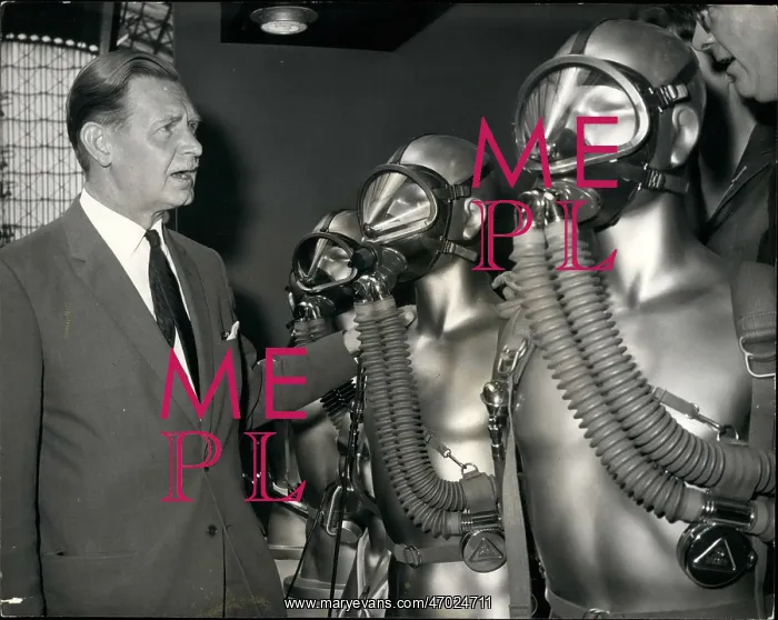: William Ross, Minister for Scotland, at exhibition, London : William Ross, Minister for Scotland, at exhibition, London