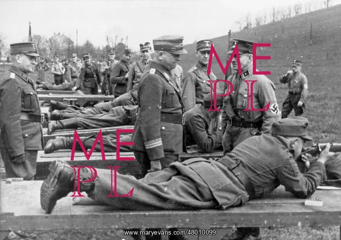 : William Schepmann at the firing practice of the Volkssturm : William Schepmann at the firing practice of the Volkssturm