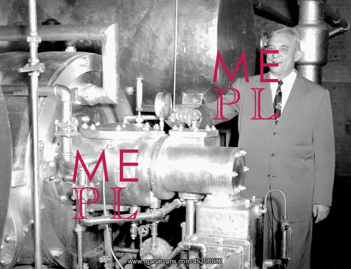 : Willis Carrier poses with first chiller ? : Willis Carrier poses with first chiller ?