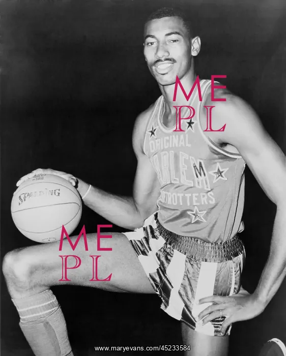 : Wilt Chamberlain, wearing uniform of Harlem ? : Wilt Chamberlain, wearing uniform of Harlem ?