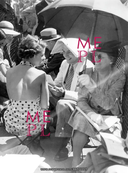 : Wimbledon queue, 1930s : Wimbledon queue, 1930s