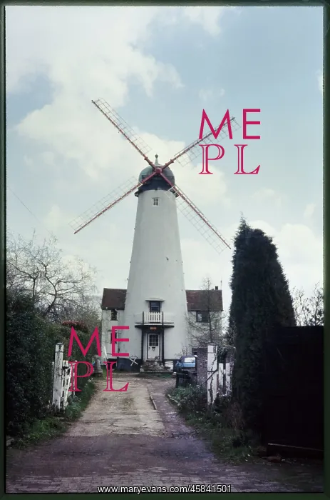 : The Windmill, Ray's Hill, Cholesbury-cum-St. Leonards, Bucks : The Windmill, Ray's Hill, Cholesbury-cum-St. Leonards, Bucks
