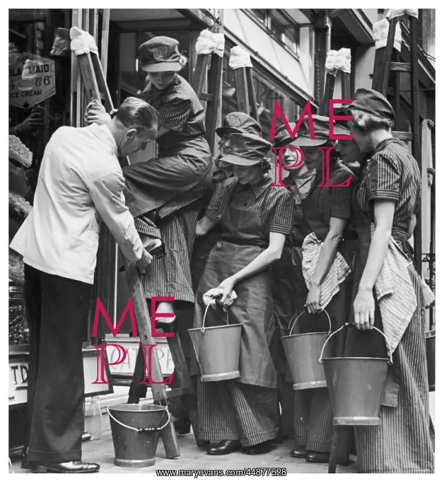 : WINDOW CLEANING GIRLS : WINDOW CLEANING GIRLS