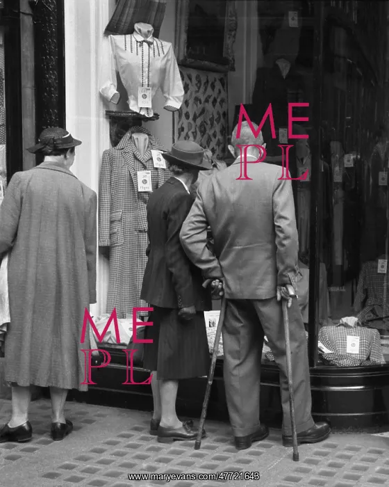  : Window shopping, London