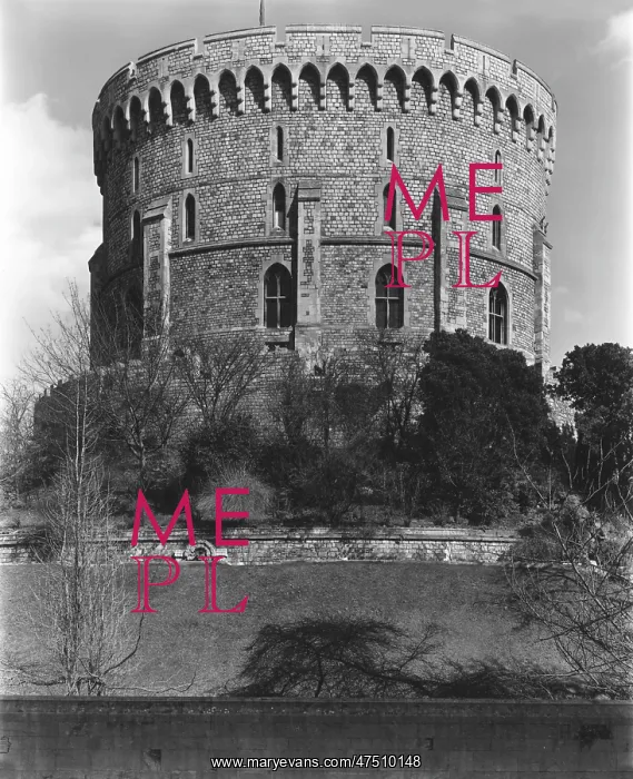 : WINDSOR CASTLE : WINDSOR CASTLE