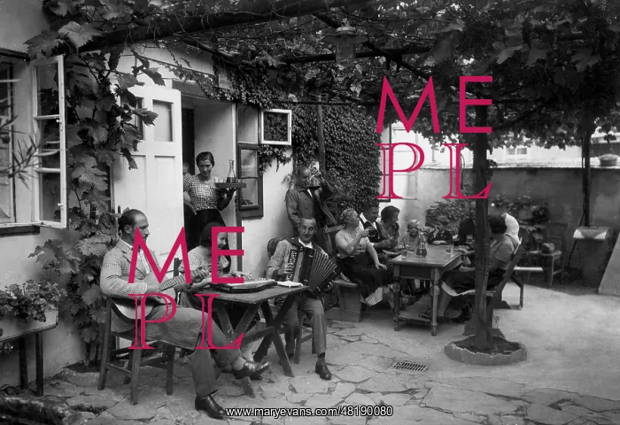 : Wine bar in Vienna, 1936 : Wine bar in Vienna, 1936