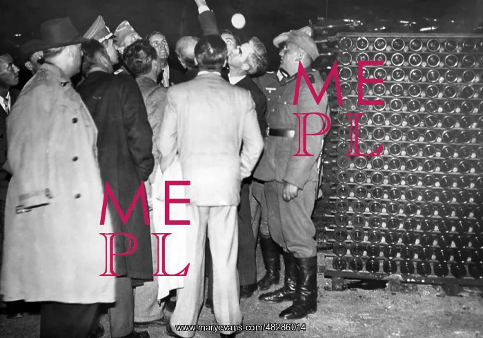 : Wine cellar in Reims, 1940 : Wine cellar in Reims, 1940