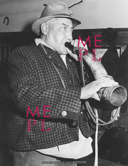 : Wine keeper with a horn : Wine keeper with a horn