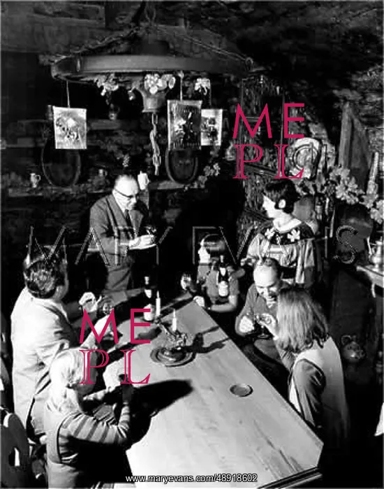 : WINE TASTING 1960S : WINE TASTING 1960S