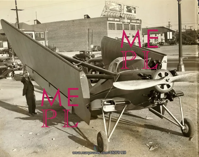 : Winfield Bertram Kinner with his Kinner monoplane : Winfield Bertram Kinner with his Kinner monoplane