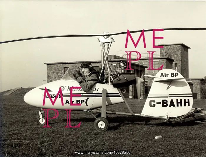 : Wing Commander Kenneth Horatio Wallis MBE : Wing Commander Kenneth Horatio Wallis MBE