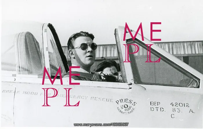 : Wing Commander Roland Beamont in de Havilland Vampire : Wing Commander Roland Beamont in de Havilland Vampire