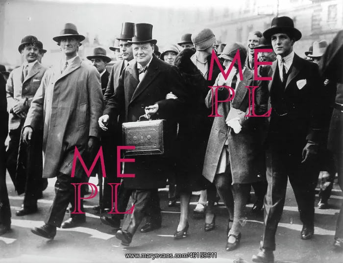 : Winston Churchill with budget case : Winston Churchill with budget case