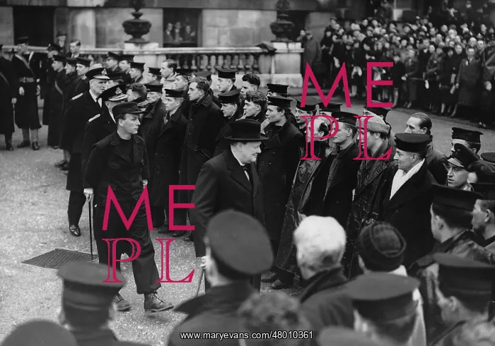 : Winston Churchill and men of the H.M.S. Eclipse : Winston Churchill and men of the H.M.S. Eclipse