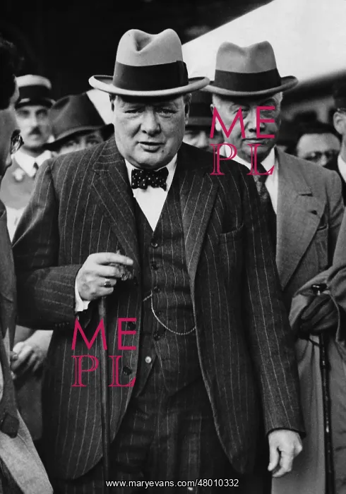 : Winston Churchill in Paris, 1939 : Winston Churchill in Paris, 1939