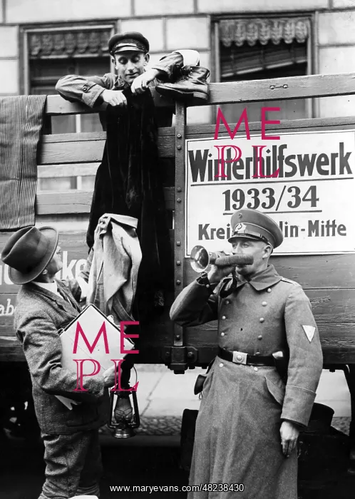 : Winter Relief clothes collection in Berlin, 1933 : Winter Relief clothes collection in Berlin, 1933