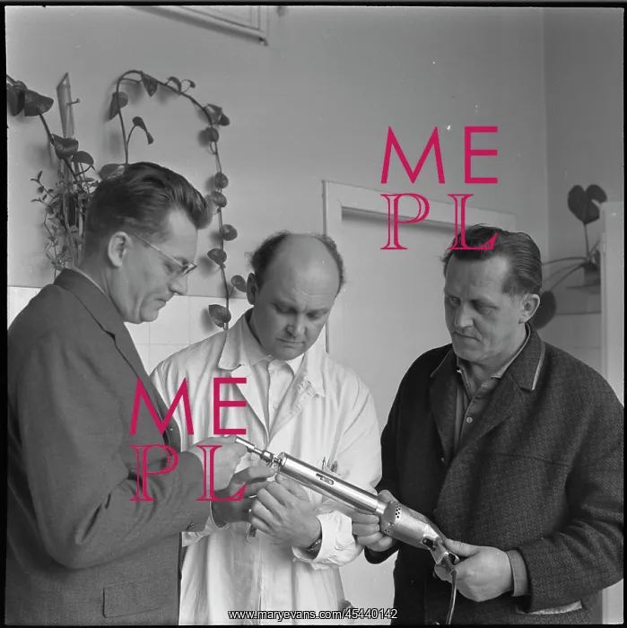  : Wire puller, Borivoj Volny, Frantisek Musil, Antonin Hrbek