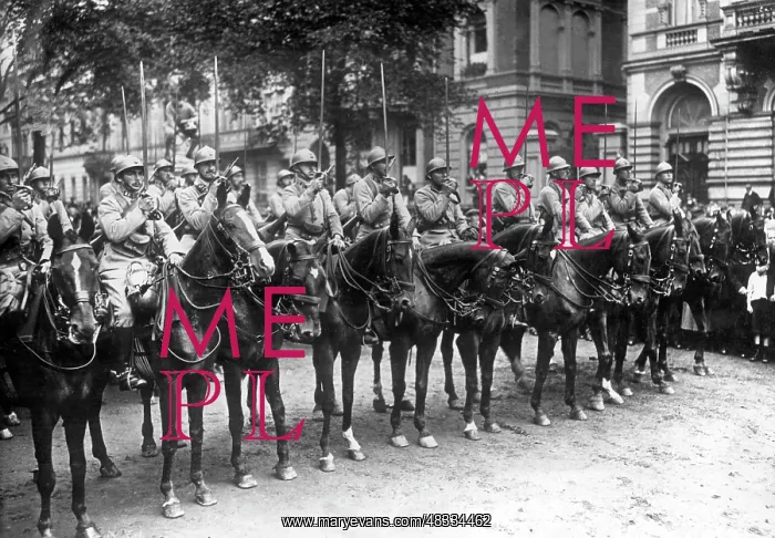 : Withdrawal of the French from Duesseldorf, around 1925 : Withdrawal of the French from Duesseldorf, around 1925