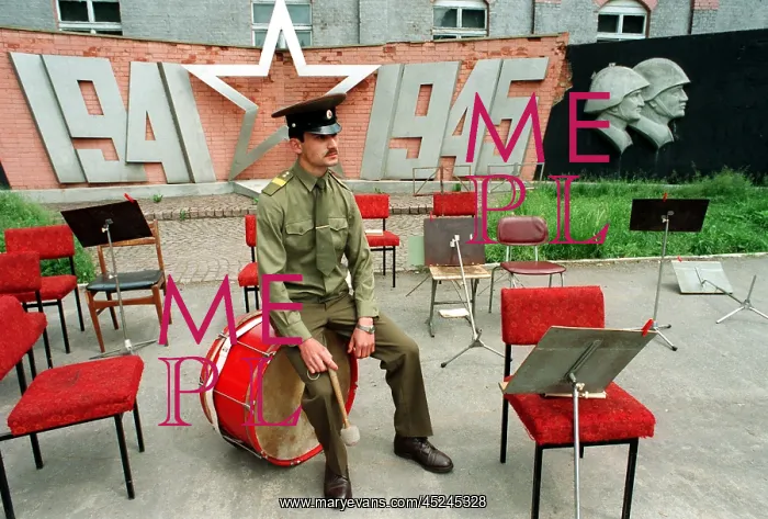 : Withdrawal of Russian troops - Farewell serenade : Withdrawal of Russian troops - Farewell serenade