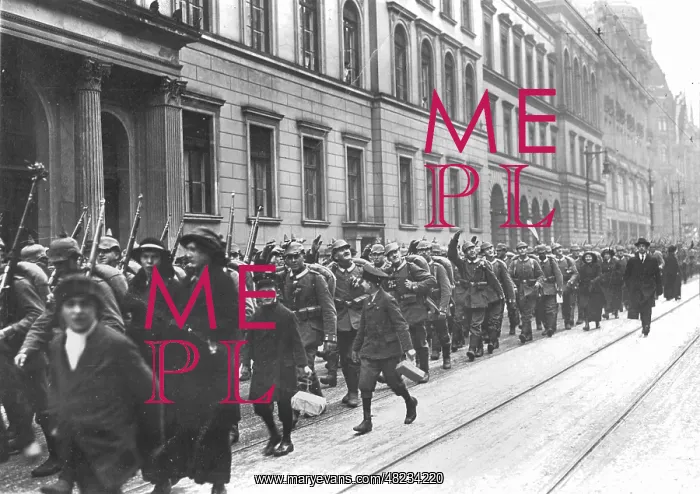 : Withdrawing German troops in Berlin, 1915 : Withdrawing German troops in Berlin, 1915
