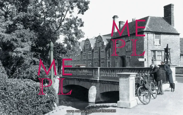  : Witney, the Bridge c1955