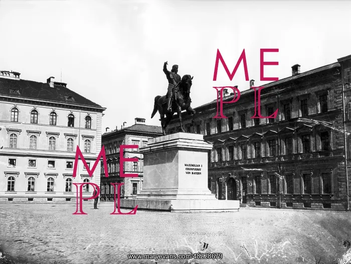 : Wittelsbacher Platz in Munich : Wittelsbacher Platz in Munich