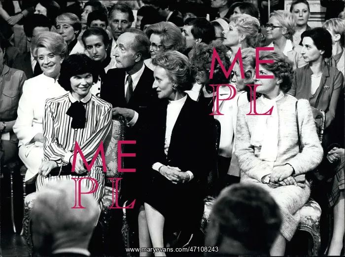 : Wives of Mitterrand, Chirac and Mauroy at reception : Wives of Mitterrand, Chirac and Mauroy at reception