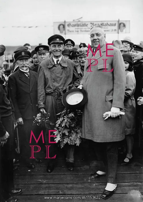 : Wolfgang von Gronau with Mayor : Wolfgang von Gronau with Mayor