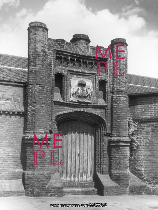 : WOLSEY'S GATEWAY : WOLSEY'S GATEWAY