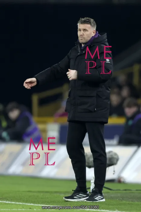 : Wolverhampton Wanderers v Liverpool - Emirates FA Cup Fifth Round : Wolverhampton Wanderers v Liverpool - Emirates FA Cup Fifth Round