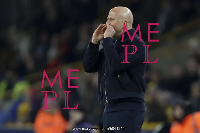 : Wolverhampton Wanderers v Liverpool - Emirates FA Cup Fifth Round : Wolverhampton Wanderers v Liverpool - Emirates FA Cup Fifth Round