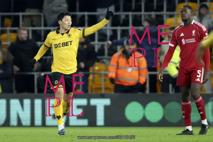 : Wolverhampton Wanderers v Liverpool - Emirates FA Cup Fifth Round : Wolverhampton Wanderers v Liverpool - Emirates FA Cup Fifth Round