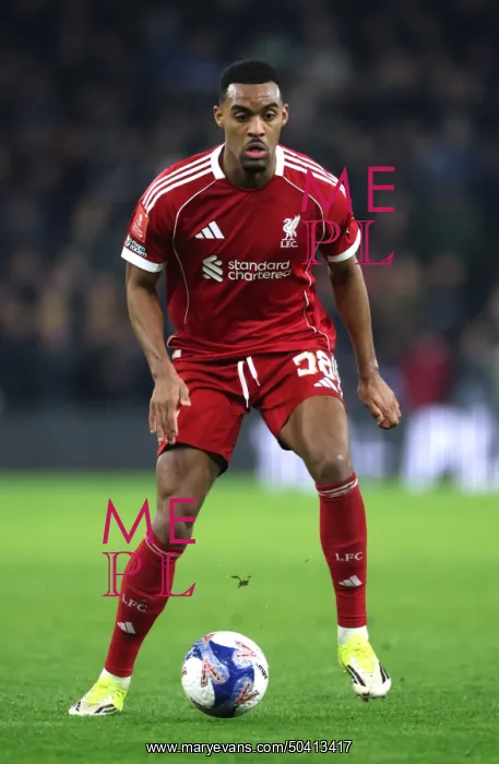 : Wolverhampton Wanderers v Liverpool - Emirates FA Cup Fifth Round : Wolverhampton Wanderers v Liverpool - Emirates FA Cup Fifth Round