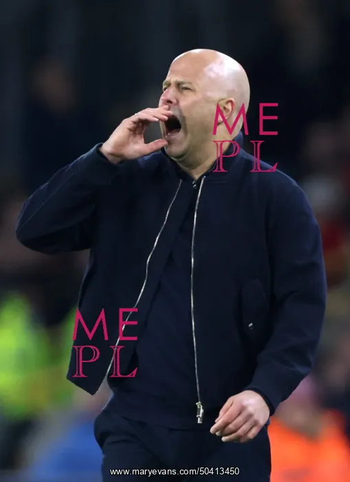: Wolverhampton Wanderers v Liverpool - Emirates FA Cup Fifth Round : Wolverhampton Wanderers v Liverpool - Emirates FA Cup Fifth Round