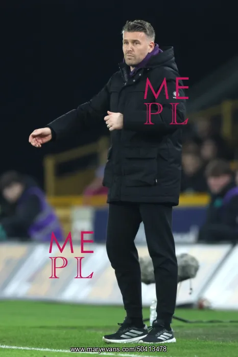 : Wolverhampton Wanderers v Liverpool - Emirates FA Cup Fifth Round : Wolverhampton Wanderers v Liverpool - Emirates FA Cup Fifth Round