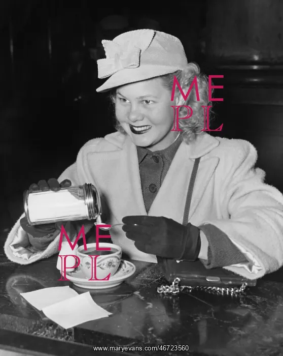 : Woman adding sugar to beverage : Woman adding sugar to beverage