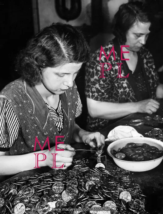 : Woman assembling plaques, 1934 : Woman assembling plaques, 1934