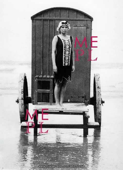 : Woman in front of a bathing machine on Borkum, 1914 : Woman in front of a bathing machine on Borkum, 1914