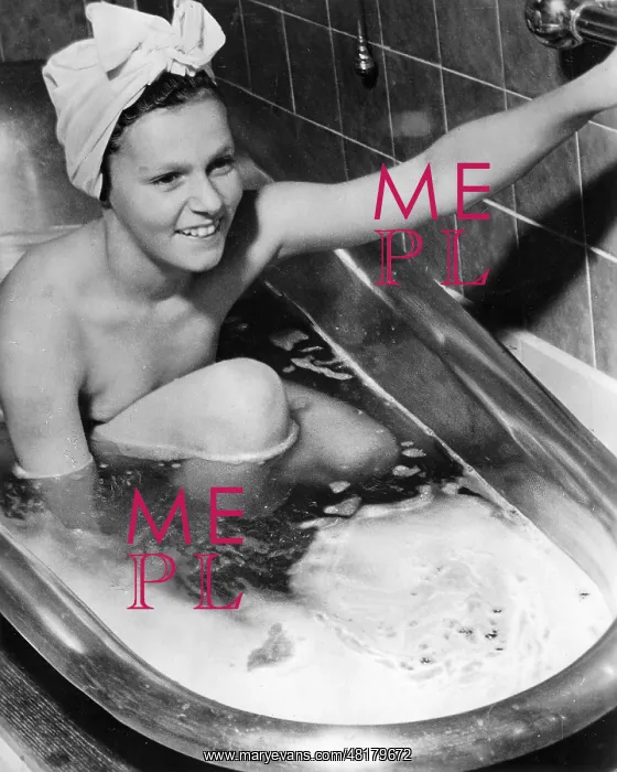 : Woman in the bathtub : Woman in the bathtub